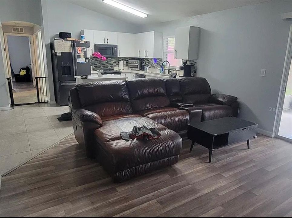 For Sale: $369,900 (4 beds, 2 baths, 1800 Square Feet)