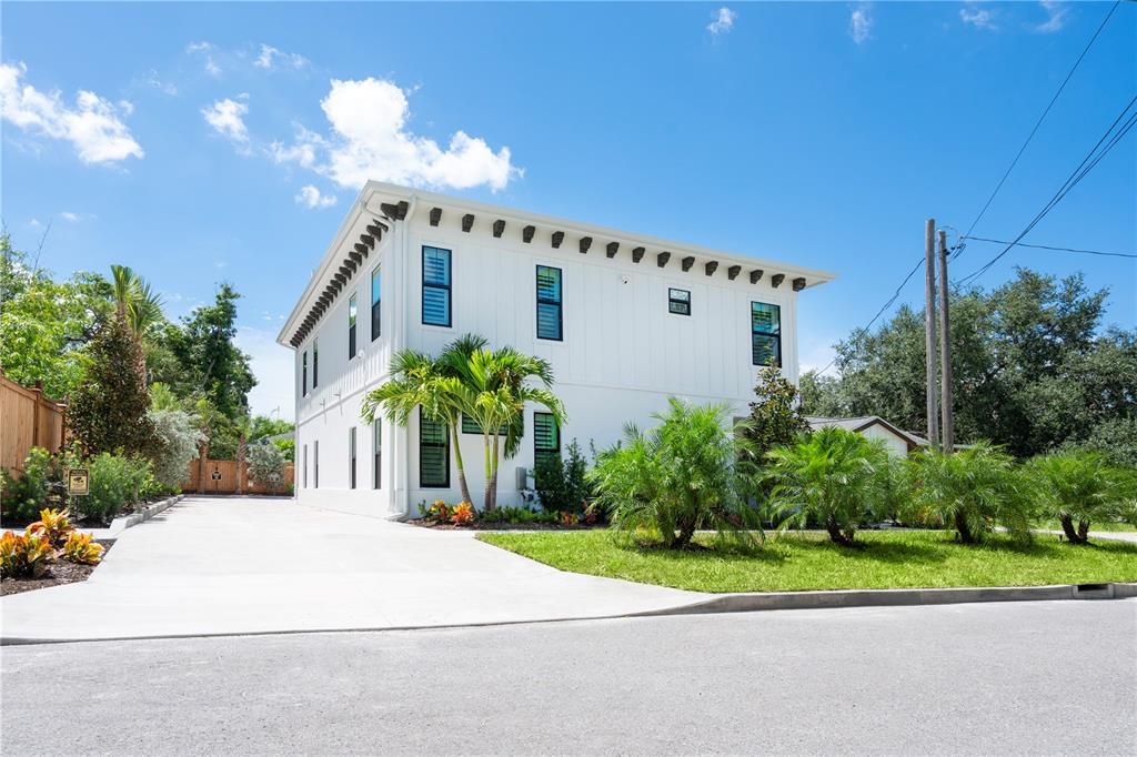 На продажу: $4,299,999 (8 спален, 0 ванн, 3198 Квадратных фут)