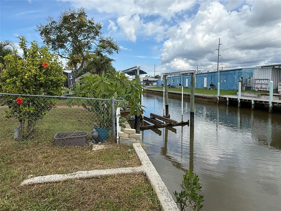 For Sale: $338,900 (2 beds, 2 baths, 728 Square Feet)