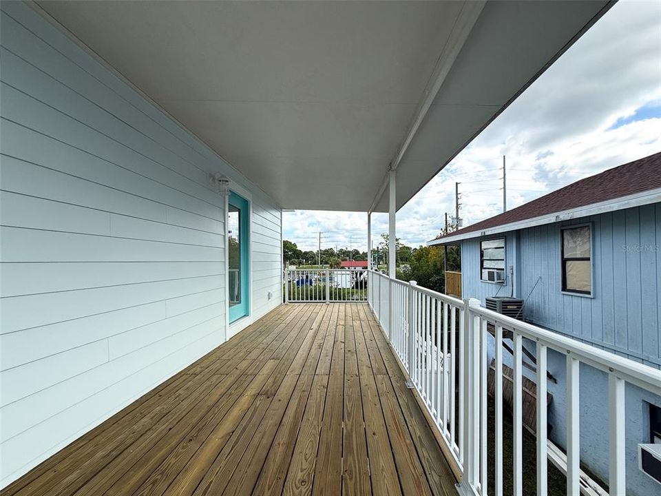 For Sale: $338,900 (2 beds, 2 baths, 728 Square Feet)