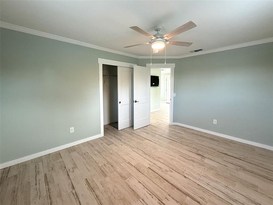 For Sale: $338,900 (2 beds, 2 baths, 728 Square Feet)