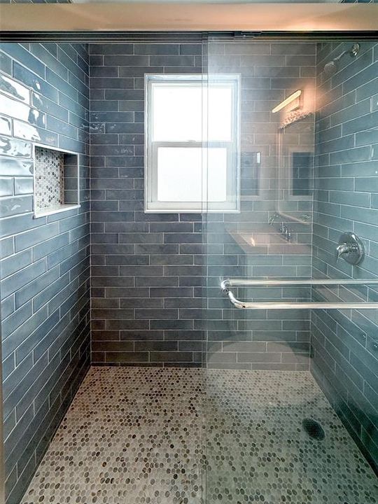 For Sale: $338,900 (2 beds, 2 baths, 728 Square Feet)