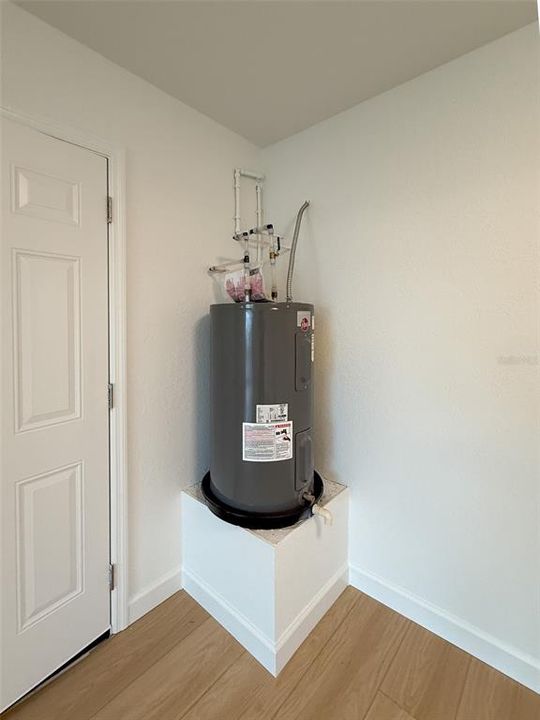 For Sale: $338,900 (2 beds, 2 baths, 728 Square Feet)