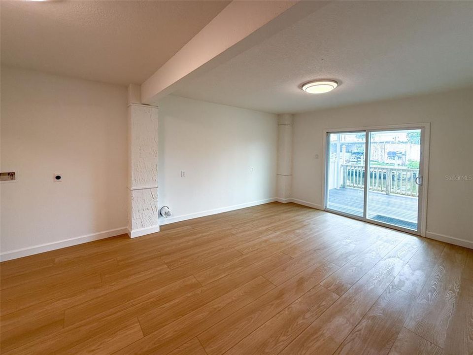 For Sale: $338,900 (2 beds, 2 baths, 728 Square Feet)