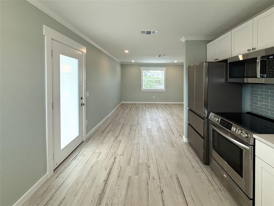 For Sale: $338,900 (2 beds, 2 baths, 728 Square Feet)