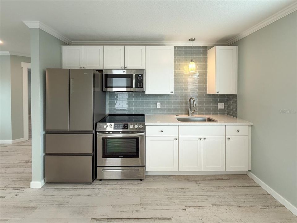 For Sale: $338,900 (2 beds, 2 baths, 728 Square Feet)