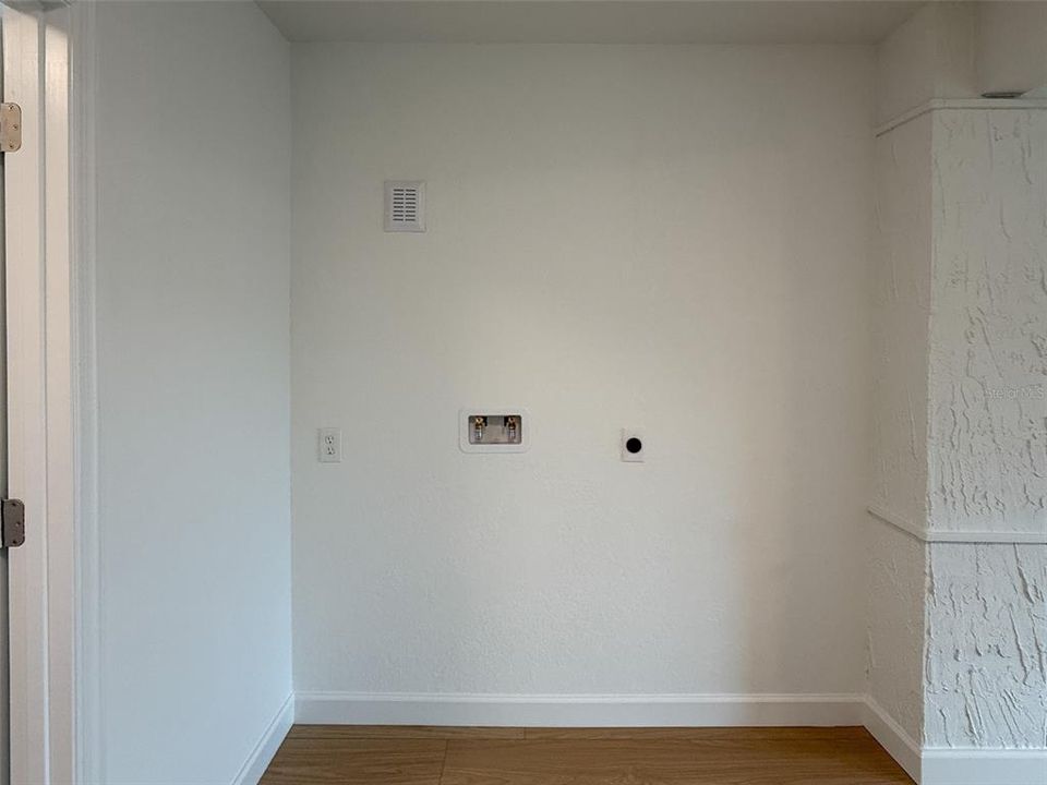 For Sale: $338,900 (2 beds, 2 baths, 728 Square Feet)