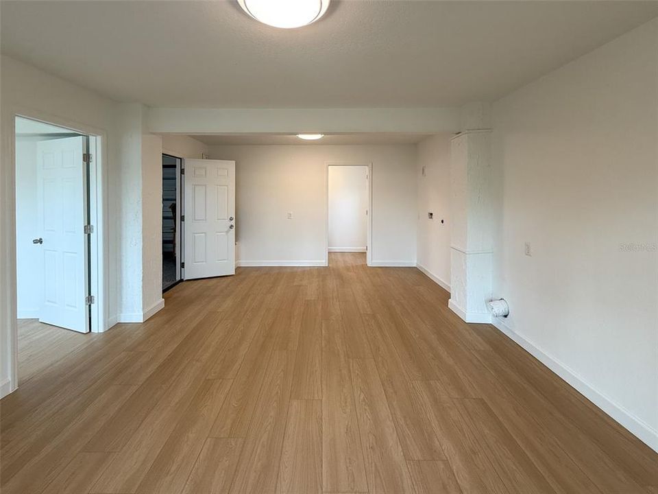 For Sale: $338,900 (2 beds, 2 baths, 728 Square Feet)