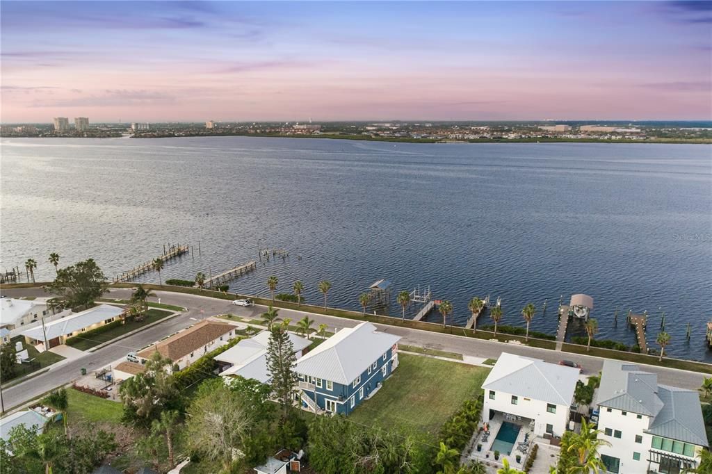 En Venta: $599,000 (0.17 acres)