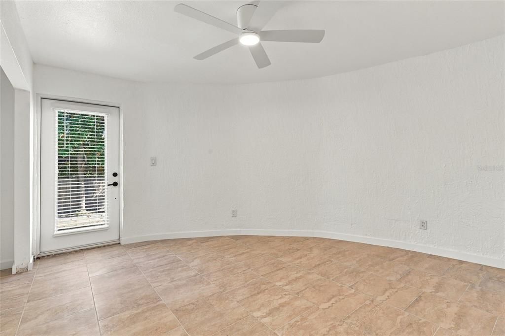 For Sale: $269,000 (3 beds, 1 baths, 1031 Square Feet)