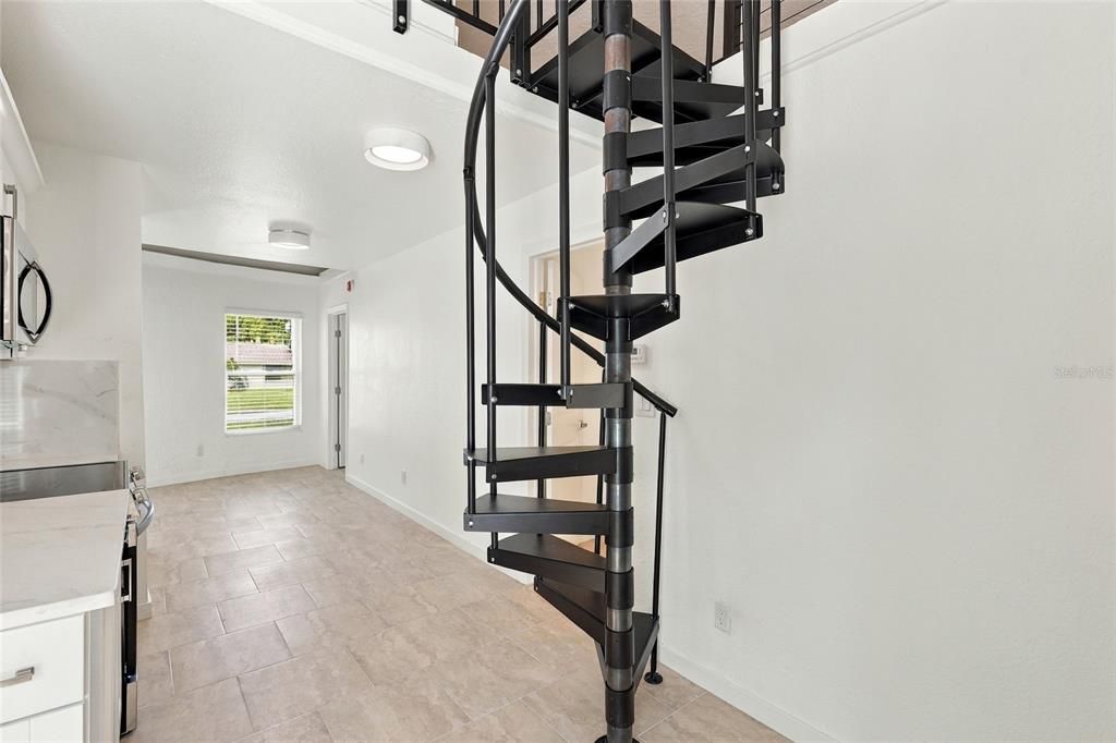 For Sale: $269,000 (3 beds, 1 baths, 1031 Square Feet)
