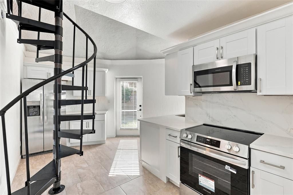 For Sale: $269,000 (3 beds, 1 baths, 1031 Square Feet)