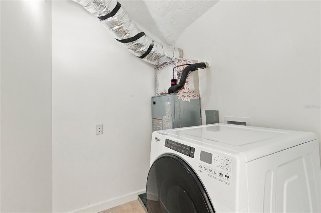 For Sale: $269,000 (3 beds, 1 baths, 1031 Square Feet)