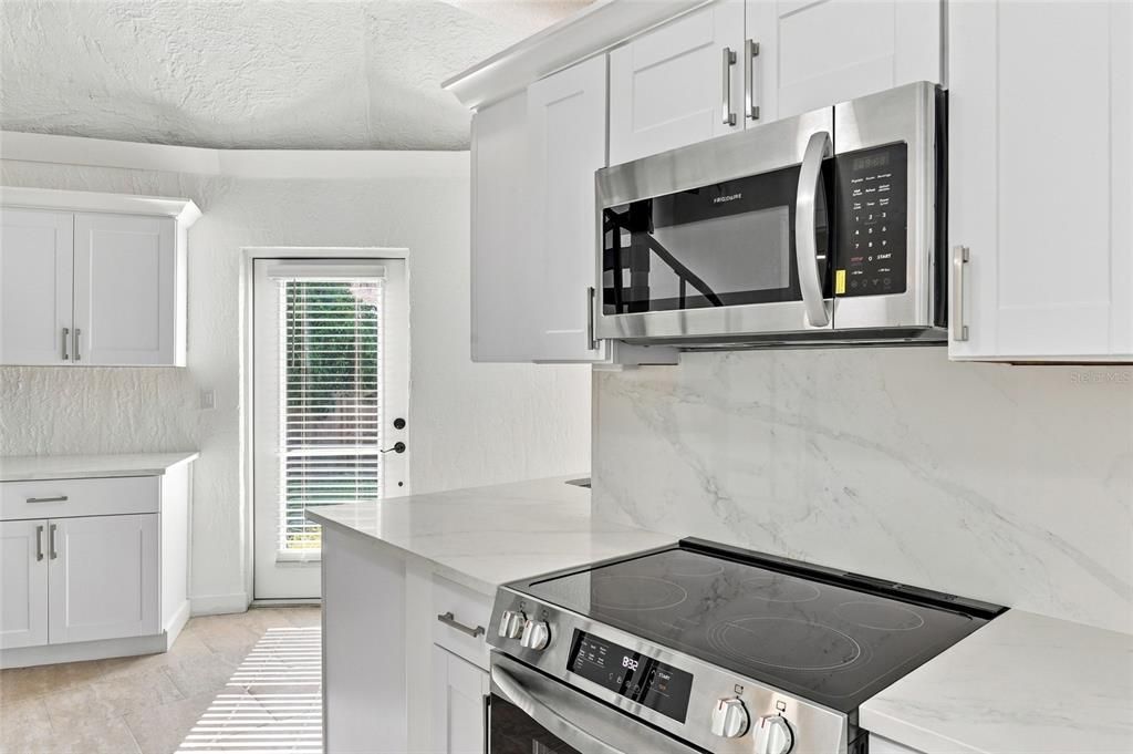 For Sale: $269,000 (3 beds, 1 baths, 1031 Square Feet)