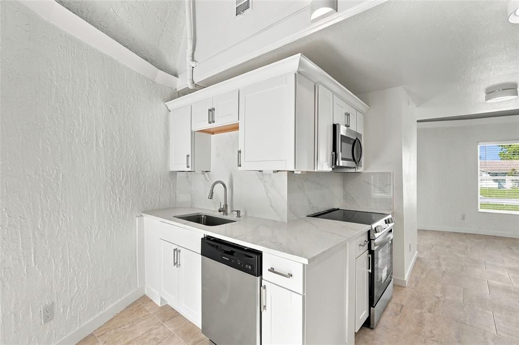 For Sale: $269,000 (3 beds, 1 baths, 1031 Square Feet)