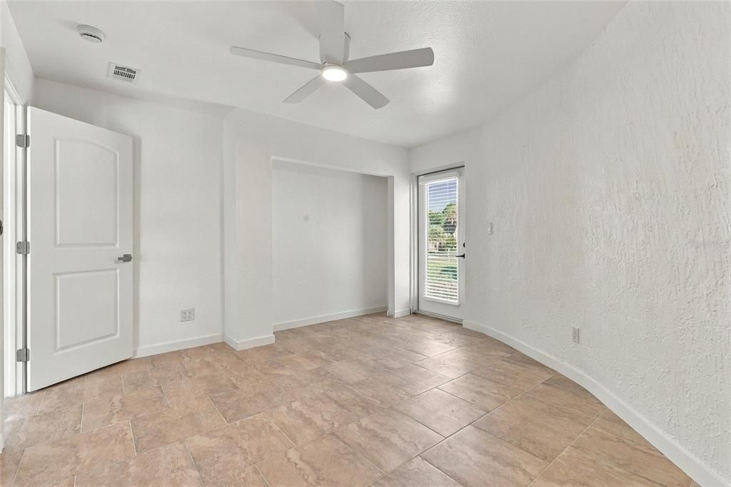 For Sale: $269,000 (3 beds, 1 baths, 1031 Square Feet)
