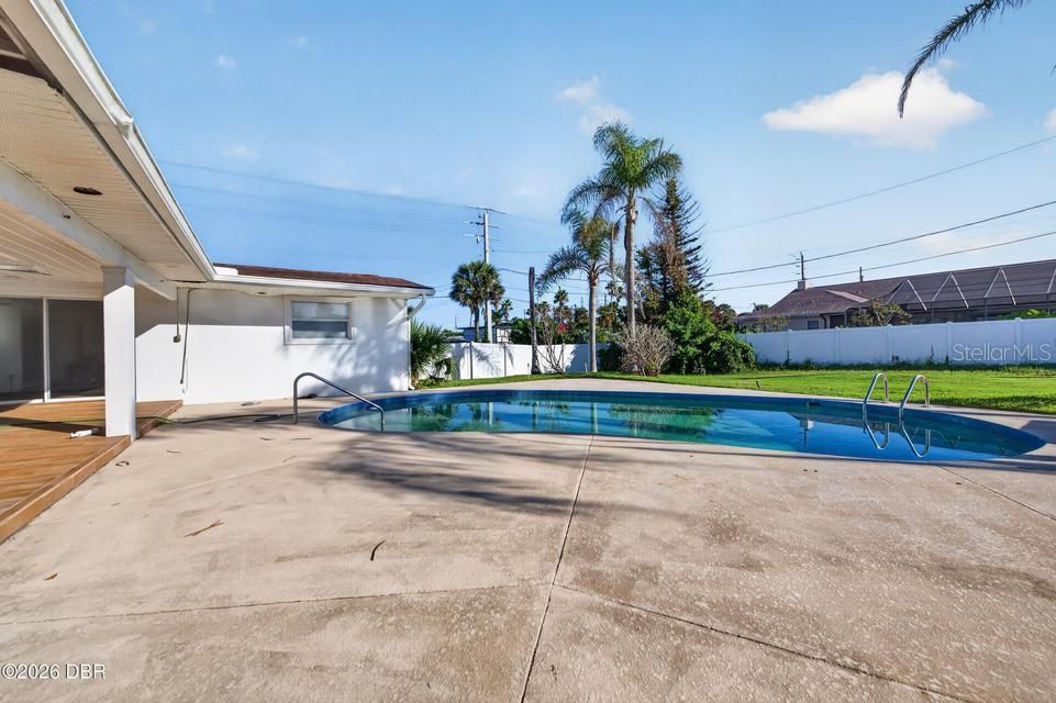 For Sale: $625,000 (4 beds, 2 baths, 2492 Square Feet)