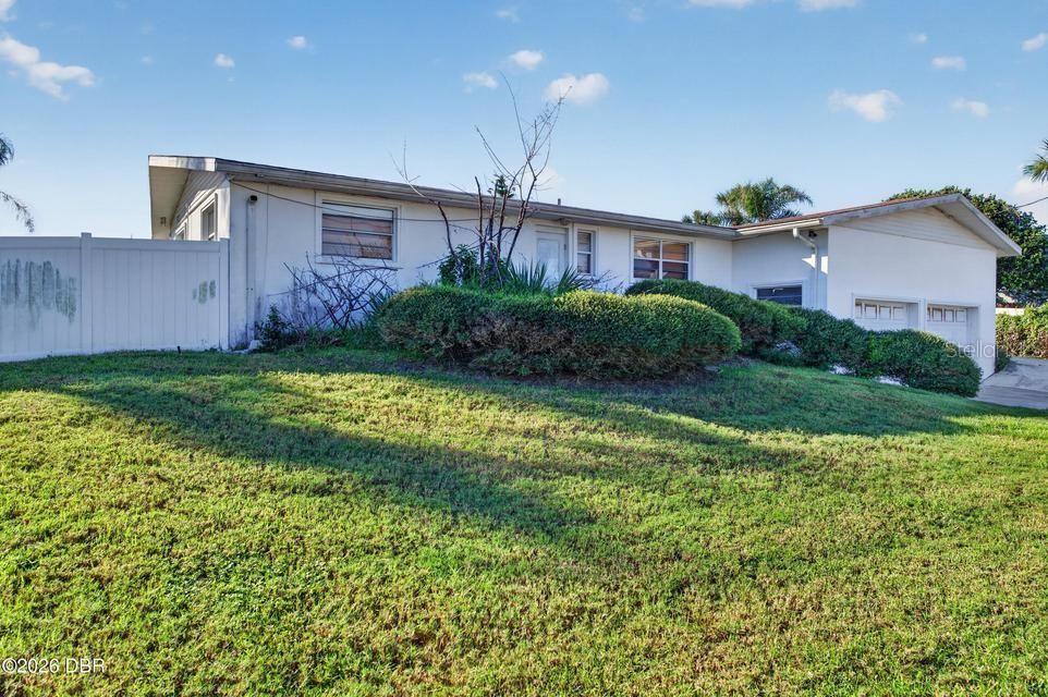 For Sale: $625,000 (4 beds, 2 baths, 2492 Square Feet)
