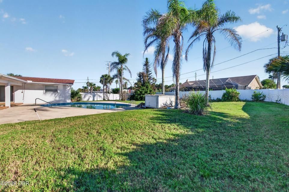 For Sale: $625,000 (4 beds, 2 baths, 2492 Square Feet)