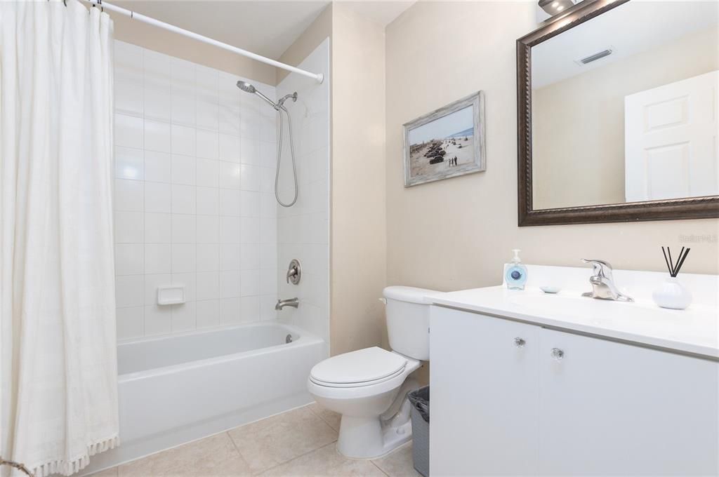 For Sale: $349,900 (2 beds, 2 baths, 1824 Square Feet)