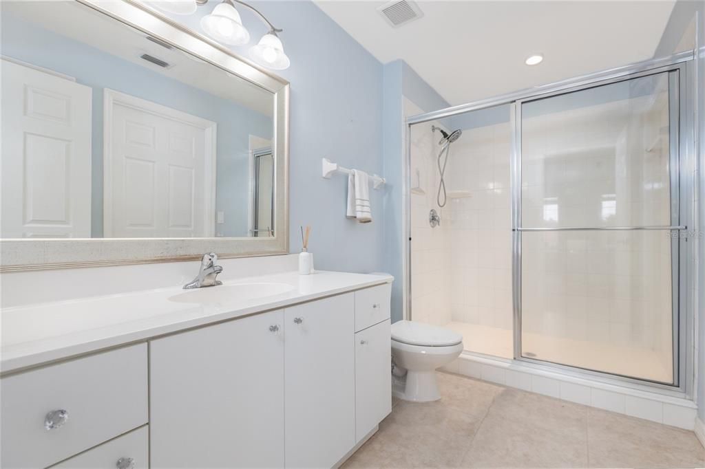For Sale: $349,900 (2 beds, 2 baths, 1824 Square Feet)