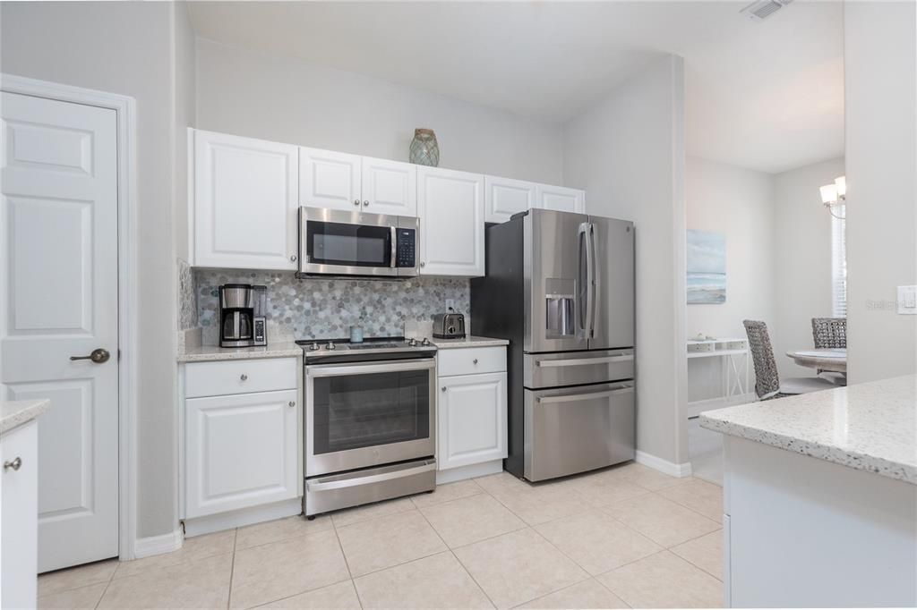 For Sale: $349,900 (2 beds, 2 baths, 1824 Square Feet)