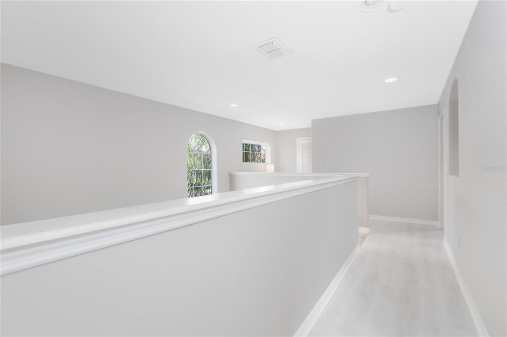 For Sale: $349,900 (2 beds, 2 baths, 1824 Square Feet)
