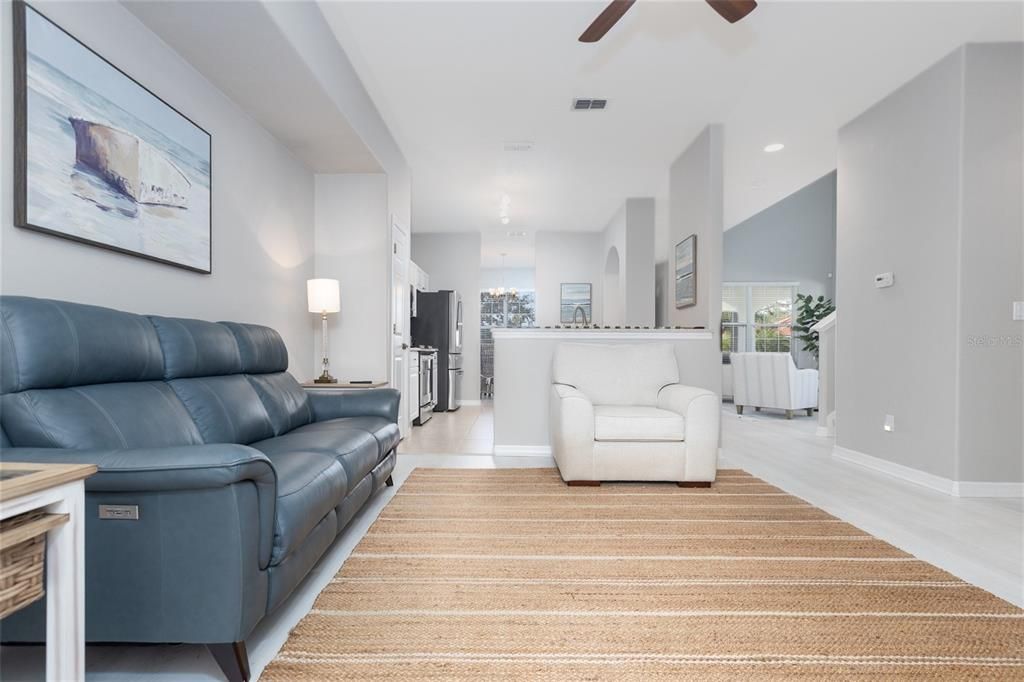 For Sale: $349,900 (2 beds, 2 baths, 1824 Square Feet)