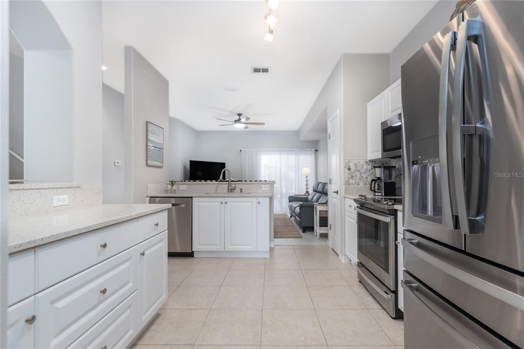 For Sale: $349,900 (2 beds, 2 baths, 1824 Square Feet)