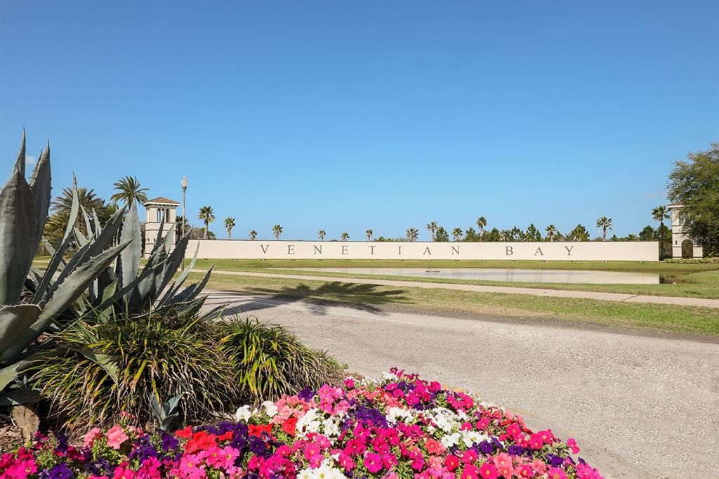 For Sale: $349,900 (2 beds, 2 baths, 1824 Square Feet)