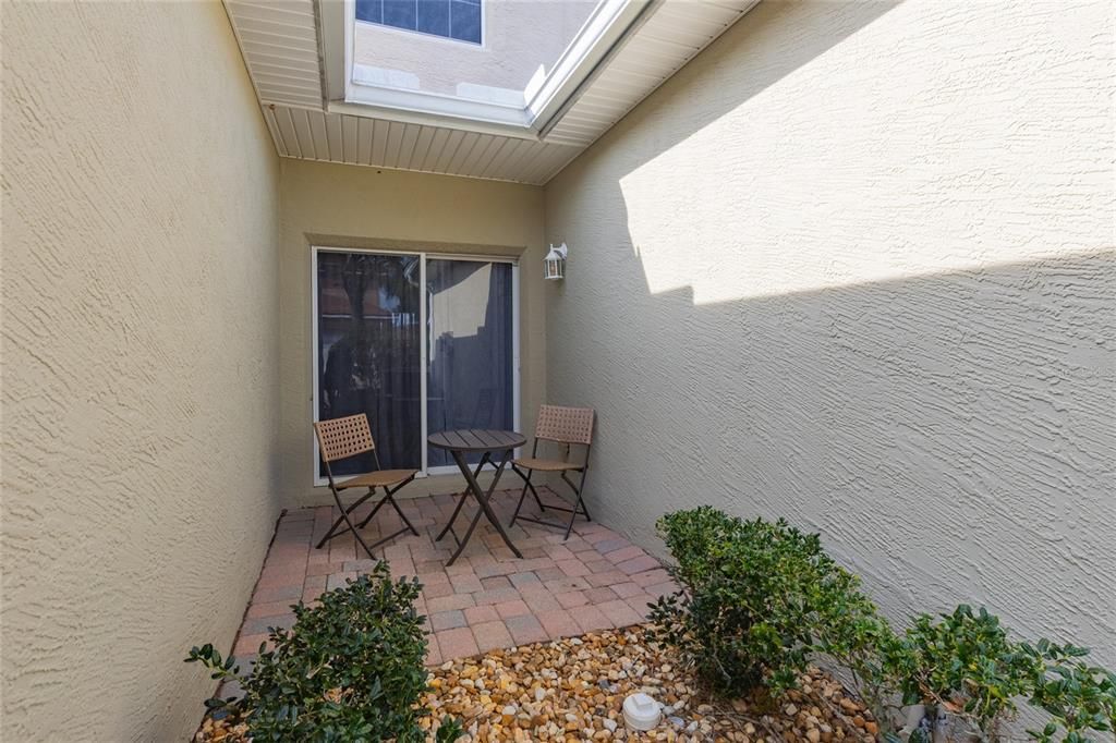 For Sale: $349,900 (2 beds, 2 baths, 1824 Square Feet)