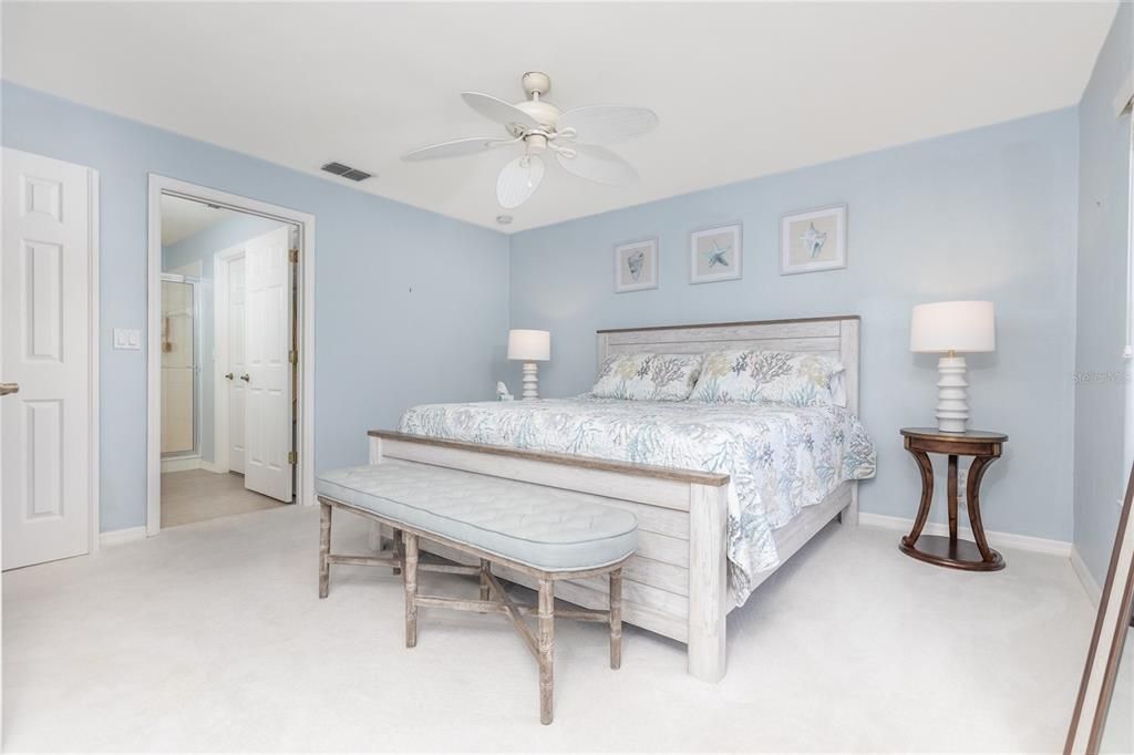 For Sale: $349,900 (2 beds, 2 baths, 1824 Square Feet)