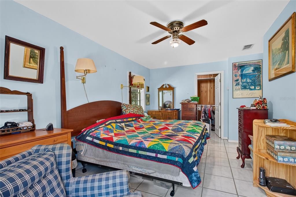 For Sale: $489,900 (3 beds, 3 baths, 2200 Square Feet)