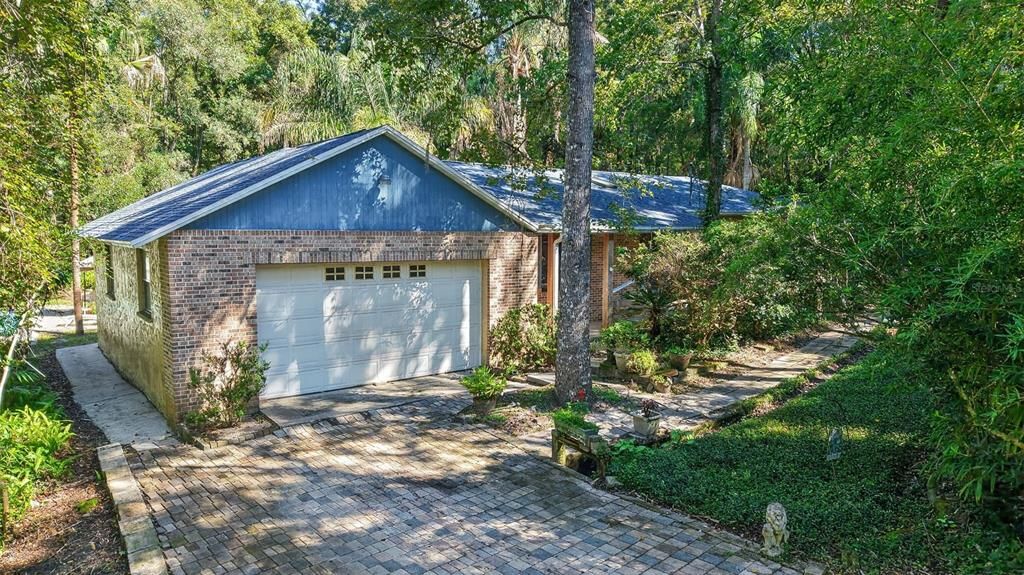 For Sale: $489,900 (3 beds, 3 baths, 2200 Square Feet)