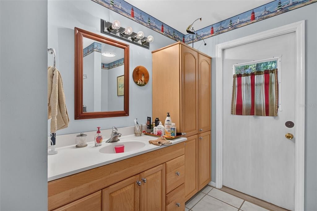 For Sale: $489,900 (3 beds, 3 baths, 2200 Square Feet)