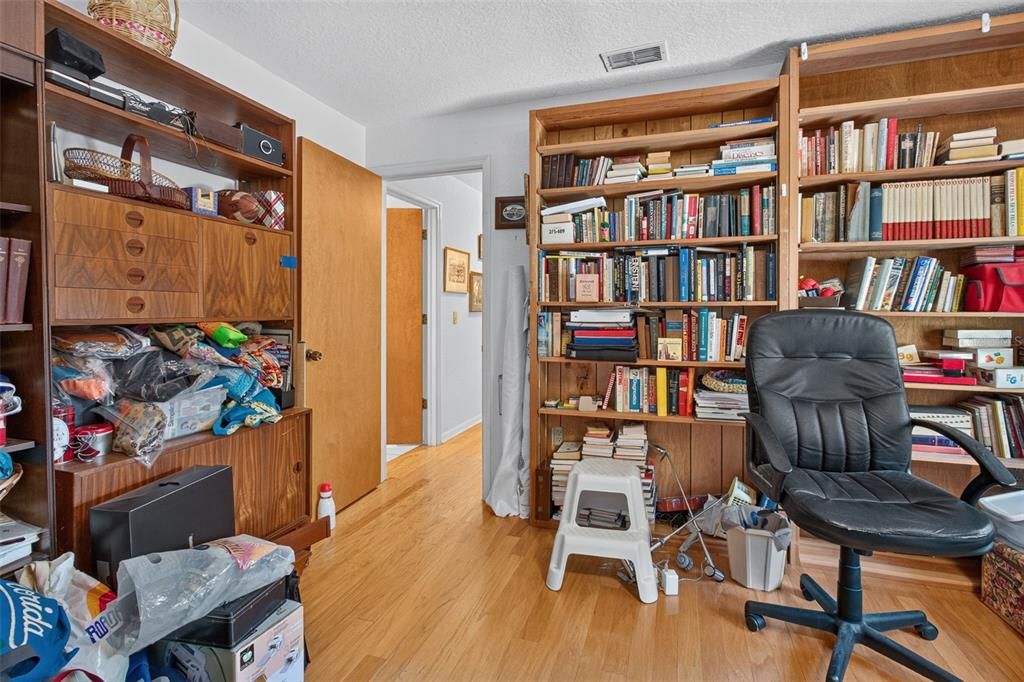 For Sale: $489,900 (3 beds, 3 baths, 2200 Square Feet)