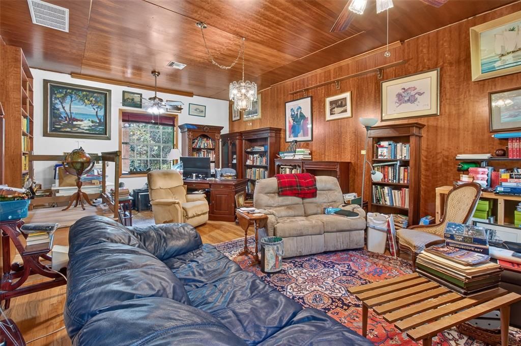 For Sale: $489,900 (3 beds, 3 baths, 2200 Square Feet)