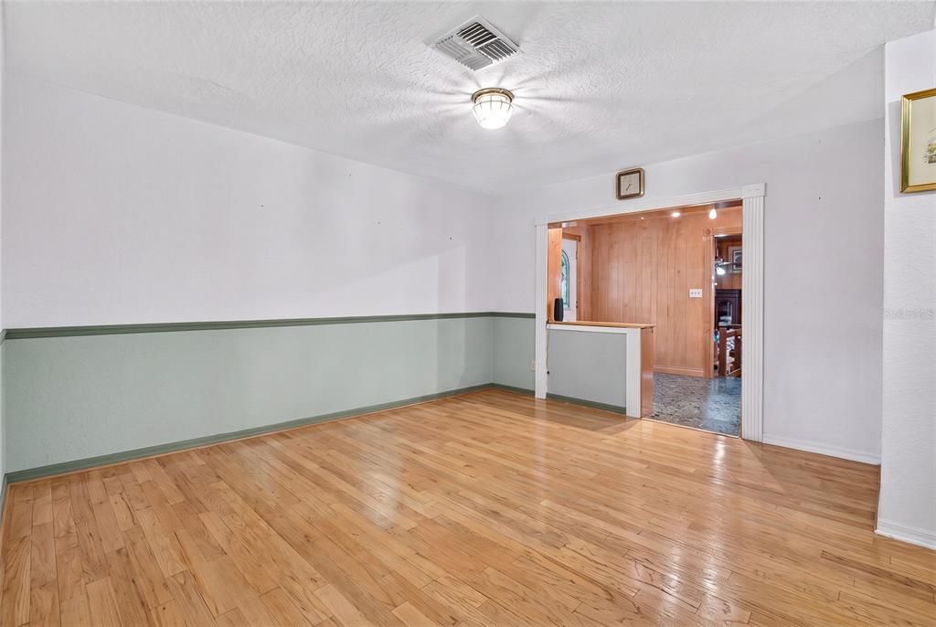 For Sale: $489,900 (3 beds, 3 baths, 2200 Square Feet)