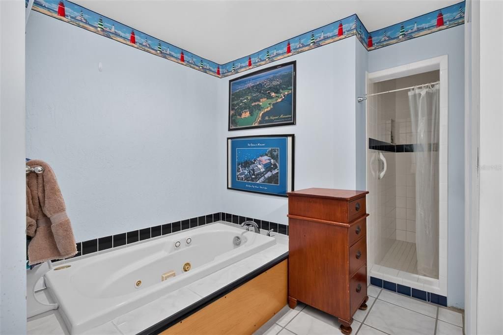 For Sale: $489,900 (3 beds, 3 baths, 2200 Square Feet)