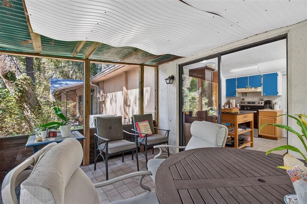 For Sale: $489,900 (3 beds, 3 baths, 2200 Square Feet)
