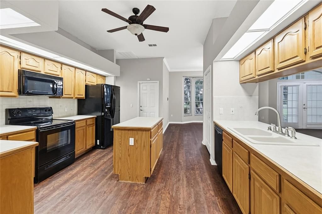 For Sale: $434,900 (3 beds, 2 baths, 2092 Square Feet)