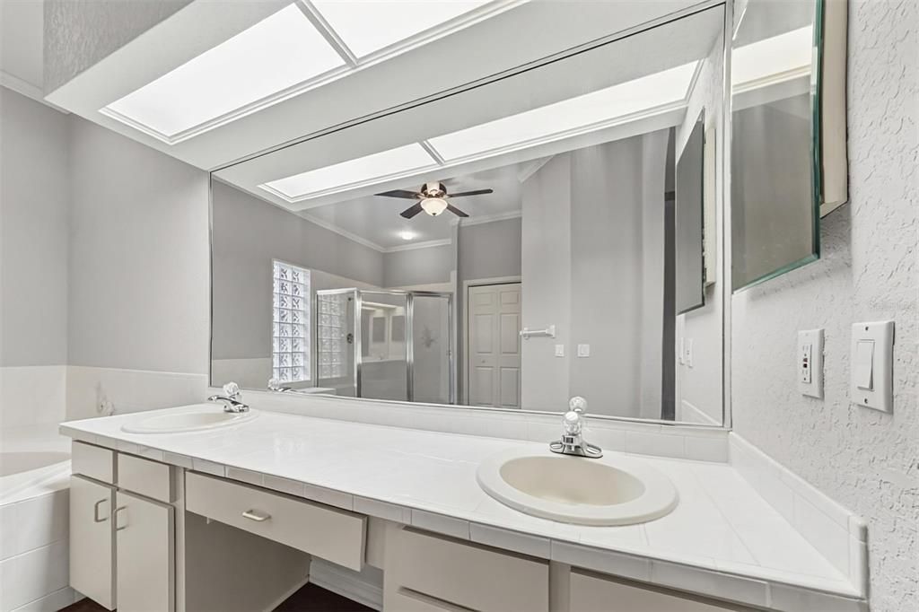 For Sale: $434,900 (3 beds, 2 baths, 2092 Square Feet)