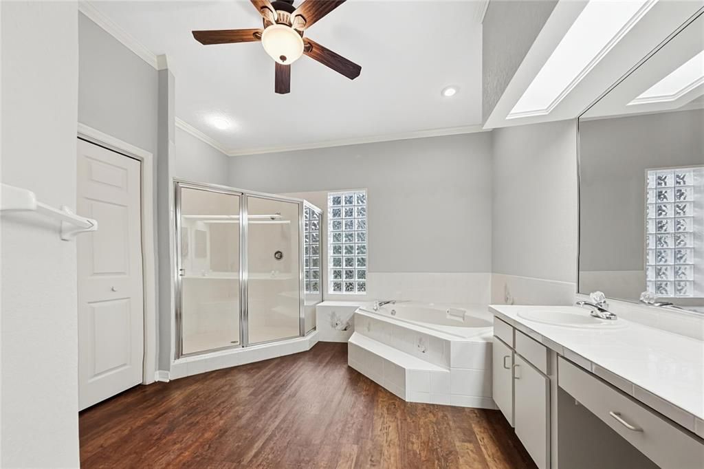 For Sale: $434,900 (3 beds, 2 baths, 2092 Square Feet)