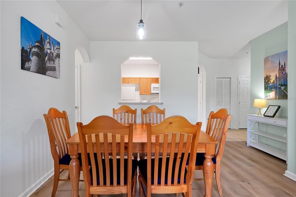 For Sale: $221,500 (3 beds, 2 baths, 1402 Square Feet)