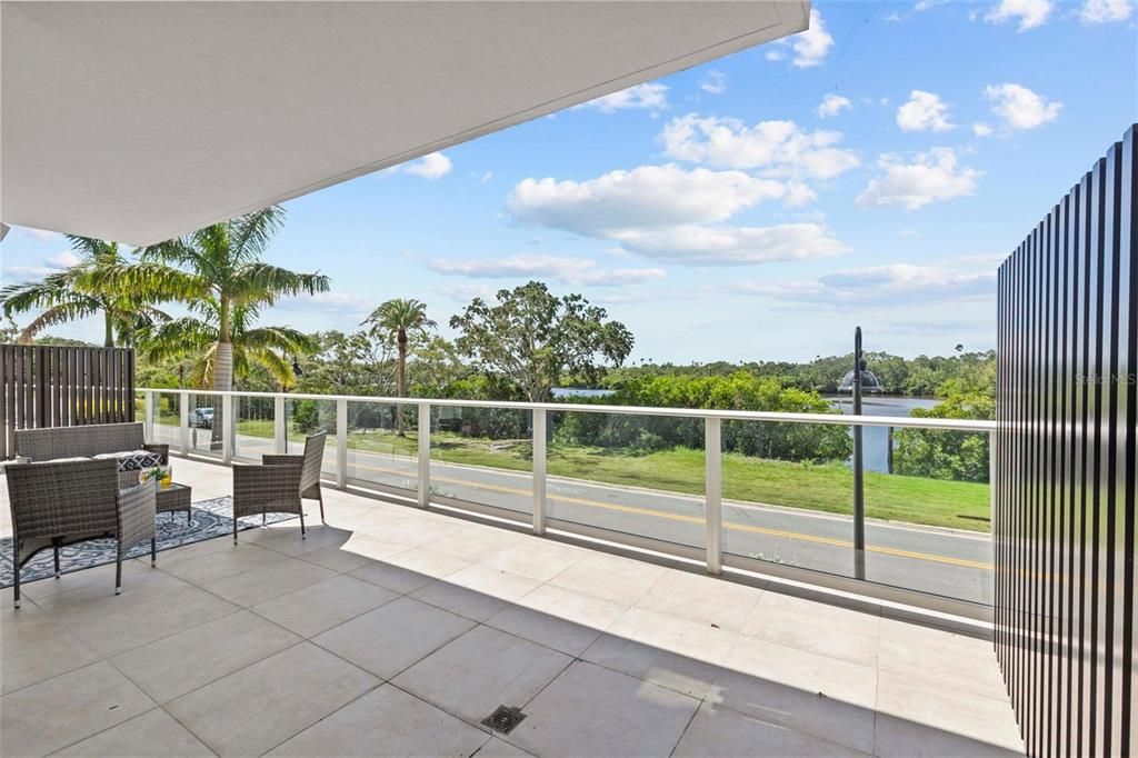 For Sale: $1,375,000 (2 beds, 2 baths, 1420 Square Feet)