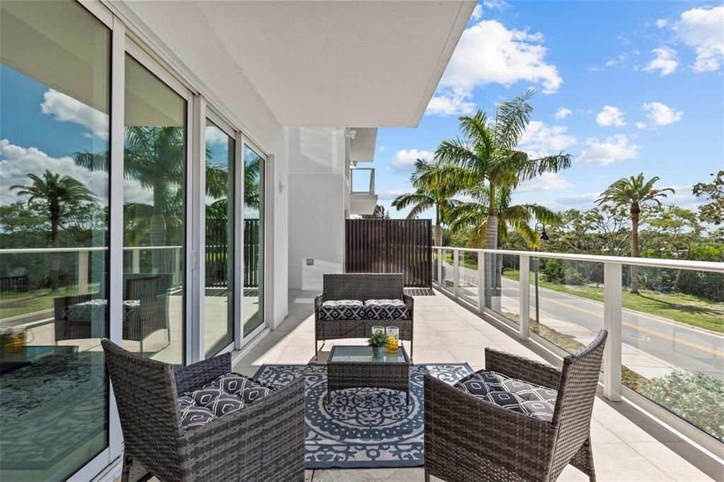 For Sale: $1,375,000 (2 beds, 2 baths, 1420 Square Feet)