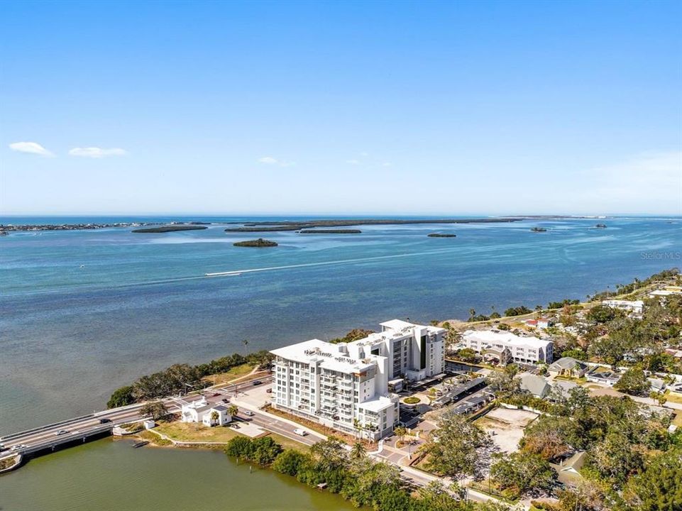 For Sale: $1,375,000 (2 beds, 2 baths, 1420 Square Feet)
