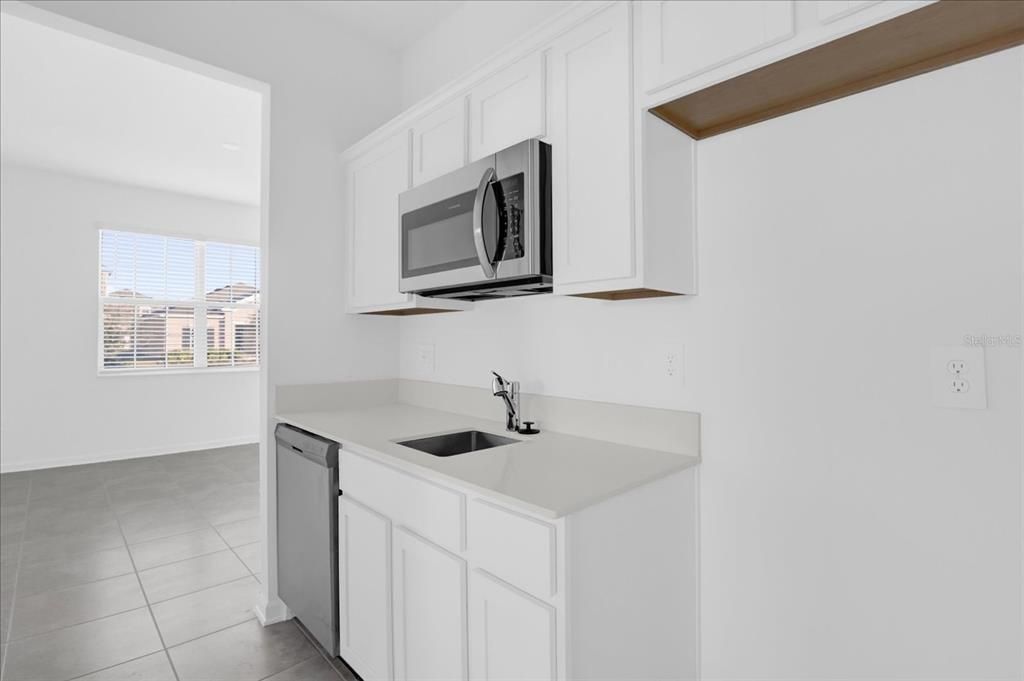 For Rent: $1,300 (1 beds, 1 baths, 650 Square Feet)
