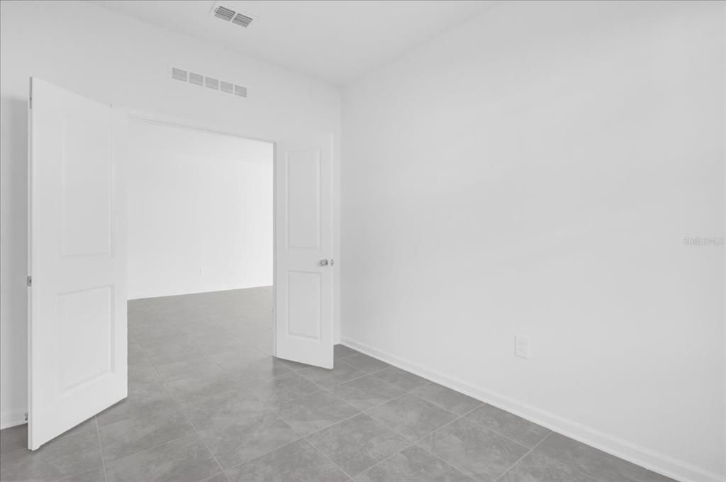 For Rent: $1,300 (1 beds, 1 baths, 650 Square Feet)