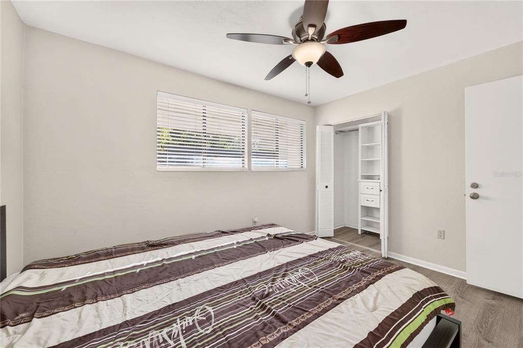 For Sale: $165,000 (2 beds, 1 baths, 938 Square Feet)